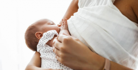 Estudo indicia que amamentação exclusiva prolongada tem uma associação protetora contra a asma infantil