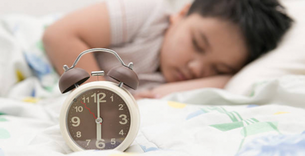 Número insuficiente de horas de sono na adolescência está associado ao excesso de peso e obesidade